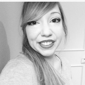 Meet your Posher, Caitlin